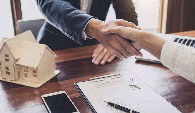 The Art of Real Estate Transactions: How Agents Simplify the Process